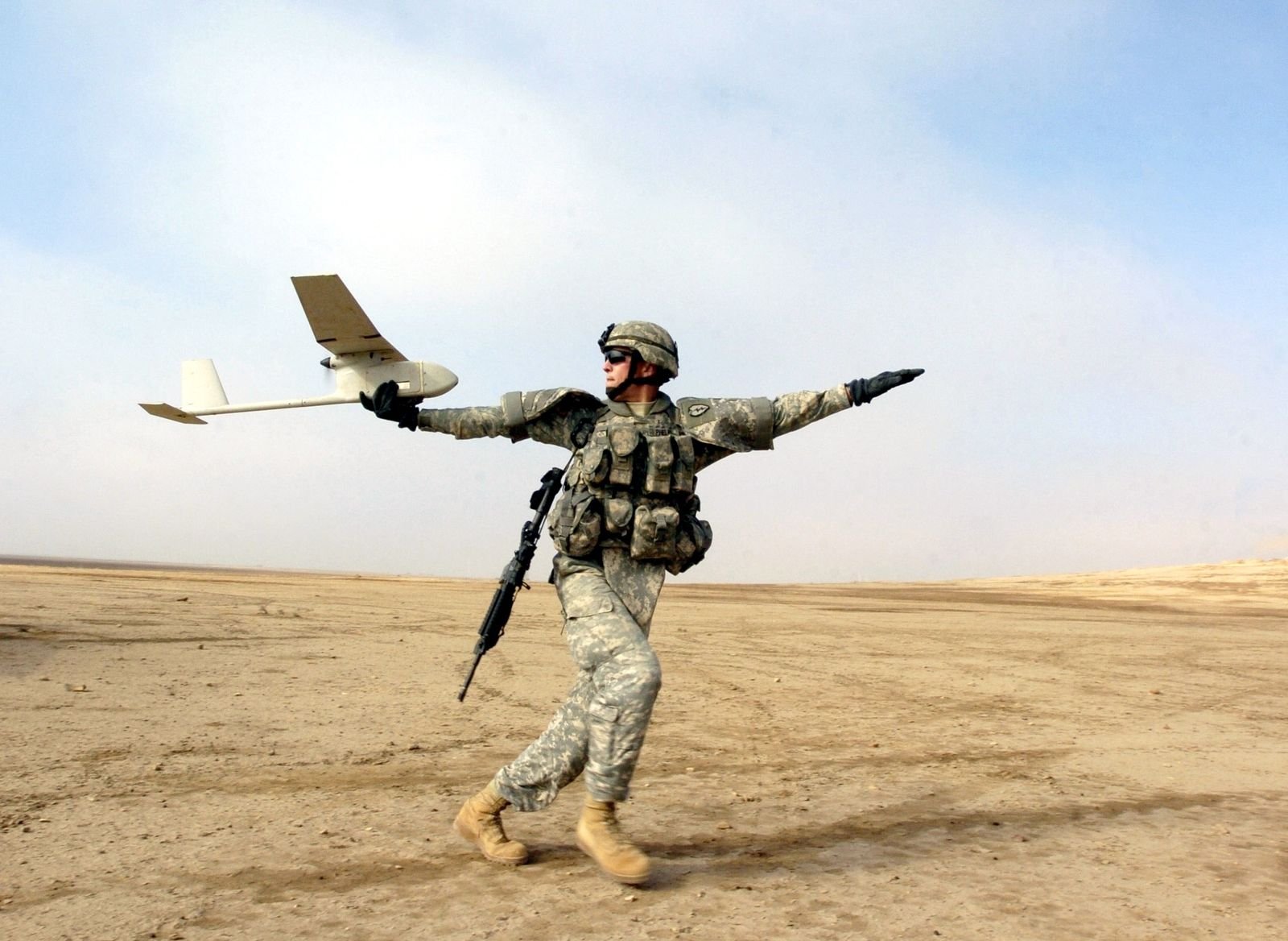 Hand-launched tactical reconnaissance UAV